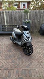 Piaggio Zip IGET E5 2023, Fietsen en Brommers, Scooters | Piaggio, Ophalen, Gebruikt, Maximaal 45 km/u, Zip