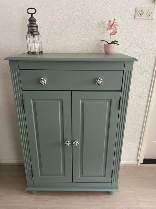 Leuke meidenkast Urban Green, Huis en Inrichting, Kasten | Ladekasten, Zo goed als nieuw, 100 tot 150 cm, 25 tot 50 cm, Ophalen