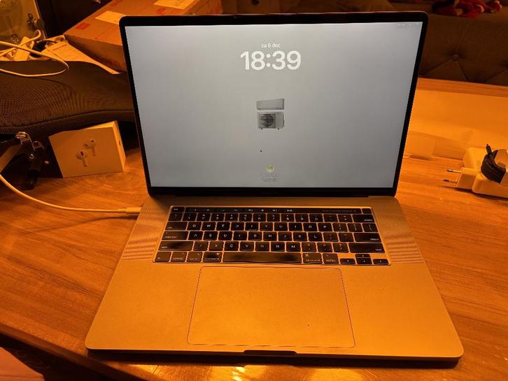 Macbook Pro Touch Bar 16'' 2019, Computers en Software, Apple Macbooks, Zo goed als nieuw, MacBook Pro, 16 inch, 2 tot 3 Ghz, 512 GB