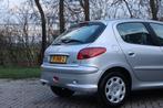 Peugeot 206 1.4 5-Deurs!!! Nette auto!!! Inruil koopje!!!, Voorwielaandrijving, Stof, 4 cilinders, Origineel Nederlands