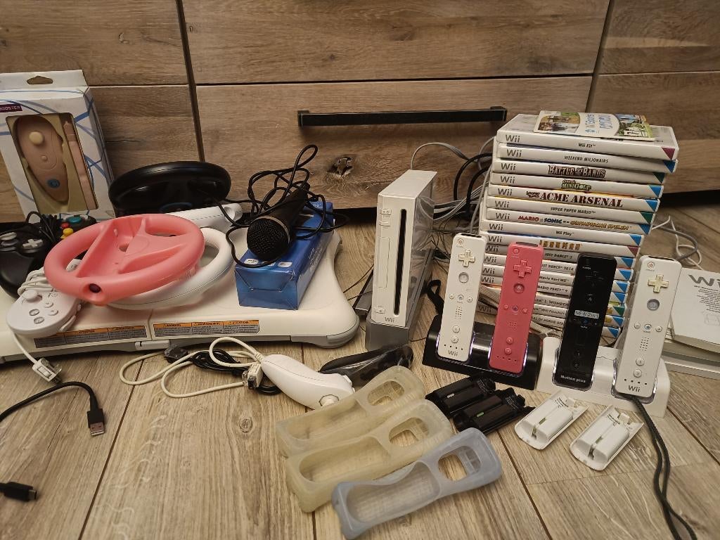Overcomplete Nintendo wii spel computer, Spelcomputers en Games, Spelcomputers | Nintendo Wii, Gebruikt, Met 3 controllers of meer