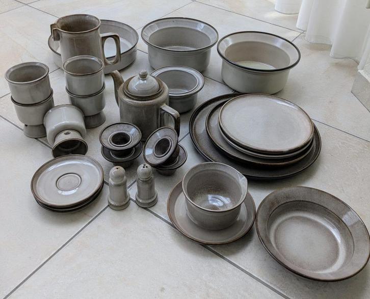 Grijze 25-delige serviesset van vroeger, in nieuwstaat, Huis en Inrichting, Keuken | Servies, Zo goed als nieuw, Compleet servies