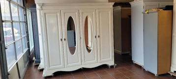 Garderobe brocante kasten, kledingkasten, slaapkamerkasten beschikbaar voor biedingen