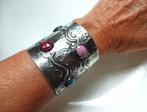 Vintage studio gemaakte 'cuff' armband: glazen cabochons, Ophalen of Verzenden, Overige materialen, Armband