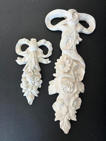 Ornamenten gips beschikbaar voor biedingen