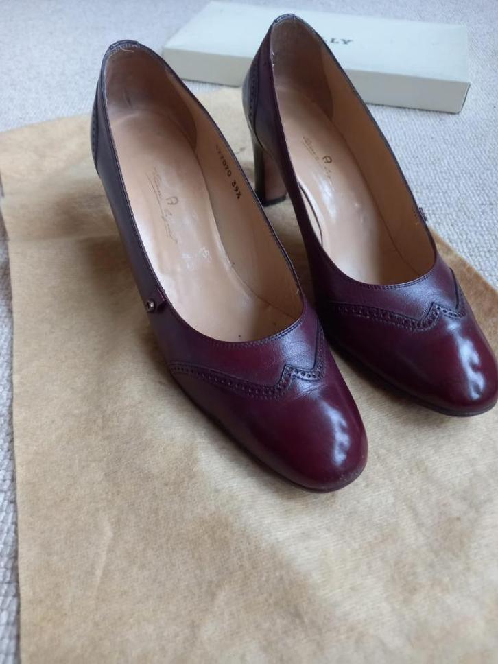 Dames pump, Etienne Aigner, bordeauxrood, maat 39,5, Kleding | Dames, Schoenen, Gedragen, Pumps, Overige kleuren, Ophalen of Verzenden