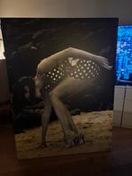 Zwart-wit foto van vrouw met stippen jurk, Antiek en Kunst, Kunst | Tekeningen en Foto's, Ophalen of Verzenden