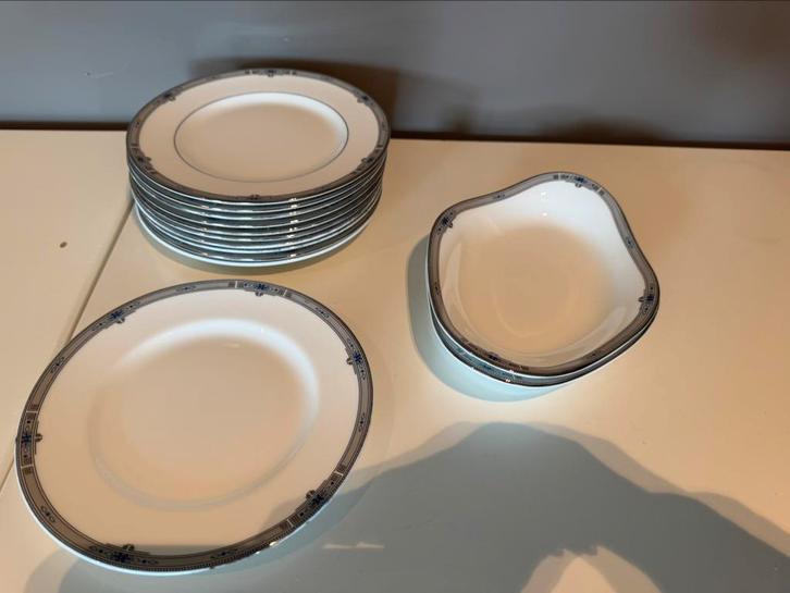 Wedgwood Amherst - 11 Gebaksbordjes & 2 Serveerschaaltjes, Huis en Inrichting, Keuken | Servies, Gebruikt, Overige typen, Wedgwood