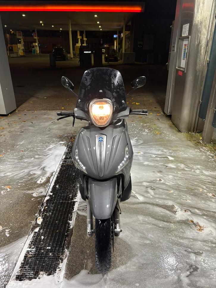 Piaggio Beverly 350cc (A1), Fietsen en Brommers, Scooters | Yamaha, Gebruikt, Overige modellen, Maximaal 45 km/u, Benzine, Ophalen of Verzenden