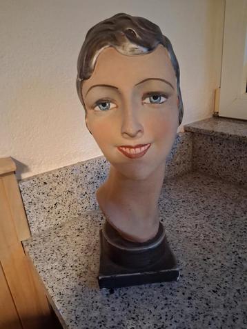 vrouwe mannequin hoofd. beschikbaar voor biedingen