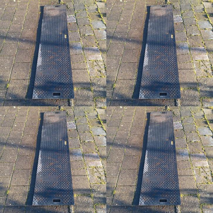 Te koop: 4x Kunststof Rijplaten (240 x 60 cm), Tuin en Terras, Terrasdelen en Vlonders, Zo goed als nieuw, Kunststof, Ophalen