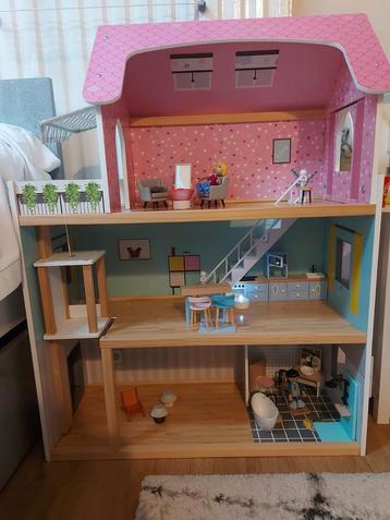 Poppenhuis beschikbaar voor biedingen