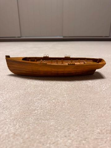 Roeiboot visboot schaalmodel modelbouw in goede staat beschikbaar voor biedingen