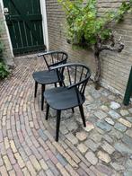 2 Houten Scandinavische Spijlen Stoelen in de kleur Zwart, Gebruikt, Twee, Zwart, Hout