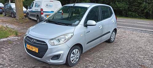 Hyundai i10 1.0 5DR 2013 Grijs, Auto's, Hyundai, Bedrijf, i10, Benzine, A, Hatchback, Handgeschakeld, Origineel Nederlands, Zilver of Grijs