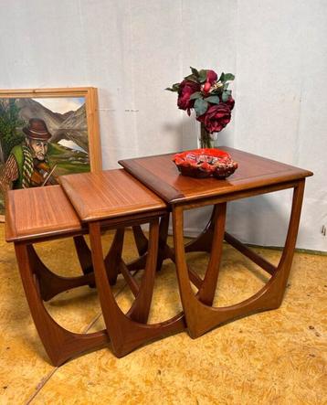 Gratis bezorging!Mid century retro vintage teak bijzettafels beschikbaar voor biedingen