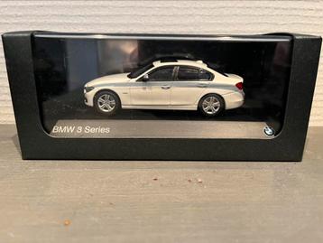 BMW 3-serie (F30) sedan 1:43 Wit BMW Dealer Models beschikbaar voor biedingen