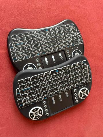 Mini Draadloos Toetsenbord met Touchpad beschikbaar voor biedingen