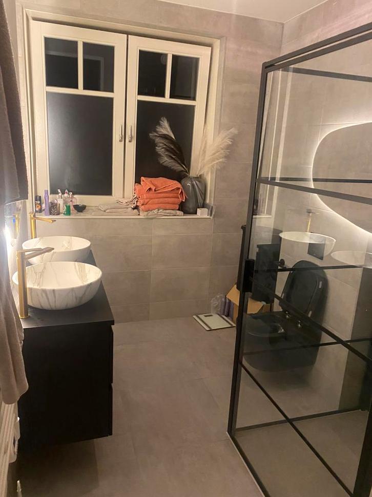 Gezocht  klusser  Loodgieter timmerman tegelzetter renovatie, Huis en Inrichting, Badkamer | Complete badkamers, Zo goed als nieuw