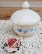 Frans opaline schaaltje met blauwe bloemen, CODEC, Arcopal, Antiek en Kunst, Ophalen of Verzenden