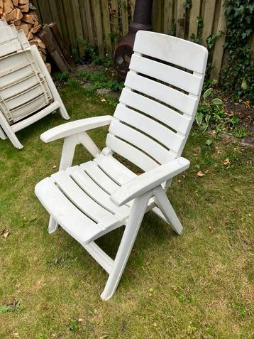 4 degelijke ligstoelen beschikbaar voor biedingen