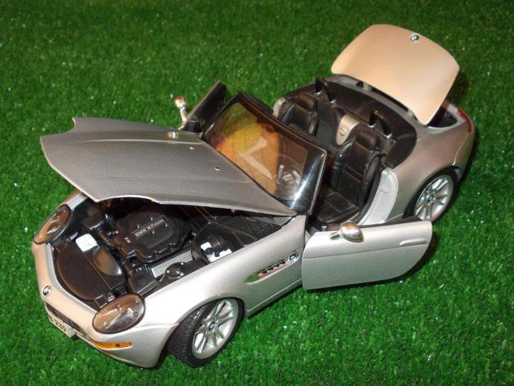 BMW Z8 - Maisto als 007 James Bond The World is Not Enough, Hobby en Vrije tijd, Modelauto's | 1:18, Zo goed als nieuw, Maisto