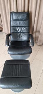 Relax fauteuil  draaiend  en voetbankje, Huis en Inrichting, Fauteuils, Ophalen, Zo goed als nieuw