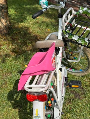 Meisjes fiets beschikbaar voor biedingen