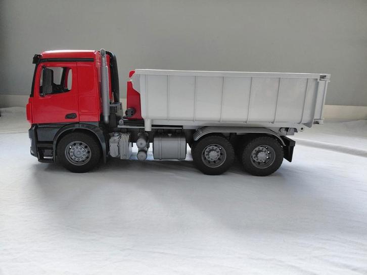 Bruder MB Arocs Vrachtwagen met Afzetcontainer 1:16, Kinderen en Baby's, Speelgoed | Speelgoedvoertuigen, Zo goed als nieuw, Ophalen of Verzenden