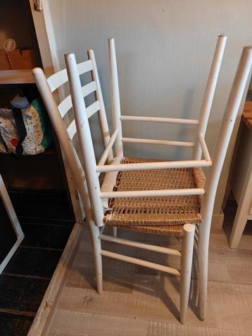 Elegante houten stoelen met kunststof vezel zitting beschikbaar voor biedingen