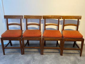 2 antieke notenhouten eetkamer stoelen beschikbaar voor biedingen