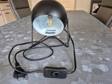 Moderne Zwarte Tafellamp 230V  40W beschikbaar voor biedingen