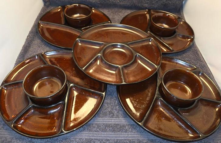 5 Vintage fondue tapas gourmet borden bruin jaren 70, Verzamelen, Retro, Overige typen, Ophalen of Verzenden