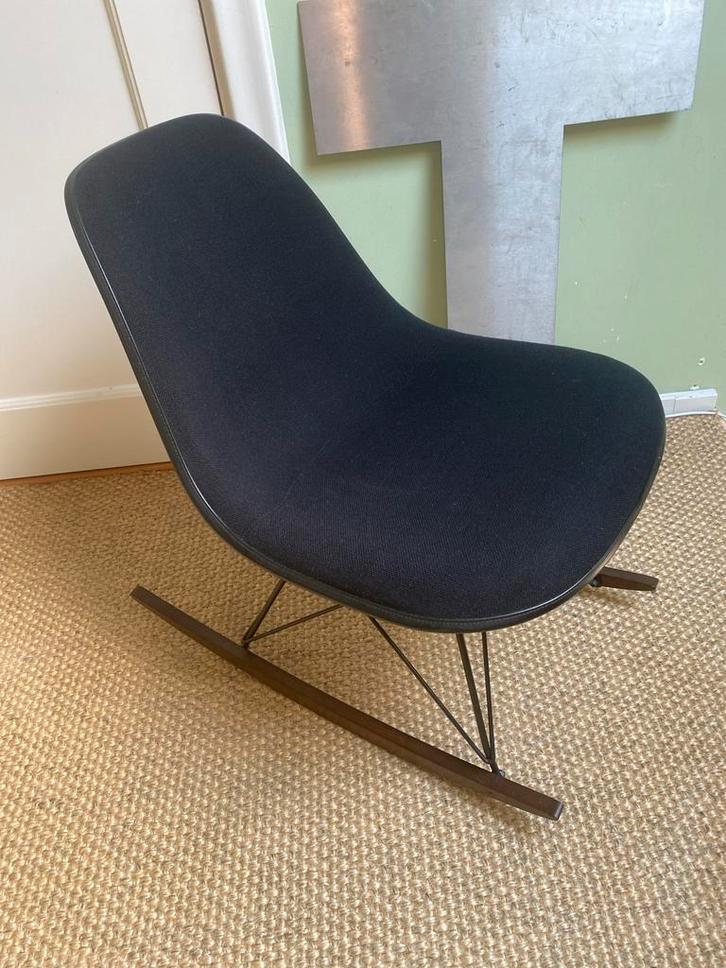 Eames Rocking Chair - Herman Miller RSR Fiberglass Hopsak, Huis en Inrichting, Fauteuils, Zo goed als nieuw, Kunststof, 50 tot 75 cm