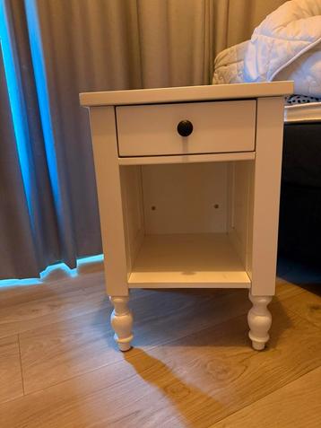 Wit houten nachtkastje van Bopita beschikbaar voor biedingen