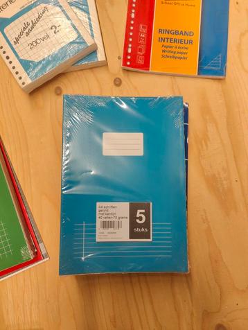 Schriften A4, gelijnd en geruit, plakboek, notitieboek  beschikbaar voor biedingen