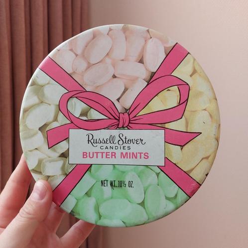 Blik Russell Stover Candies Butter Mints, pastel jaren '50, Verzamelen, Blikken, Gebruikt, Overige, Overige merken, Ophalen of Verzenden