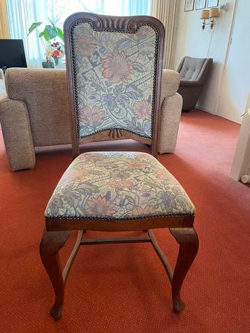 4 gestoffeerde eetstoelen in zeer goede staat beschikbaar voor biedingen