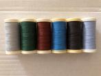 6 klosjes naaimachinegaren poyester verschillende kleuren, Hobby en Vrije tijd, Naaien en Fournituren, Ophalen of Verzenden, Zo goed als nieuw