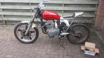 Project in onderdelen, cb400t twin, met kenteken beschikbaar voor biedingen