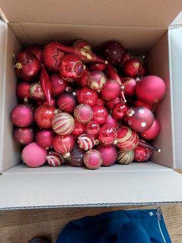 Glazen kerstballen  beschikbaar voor biedingen