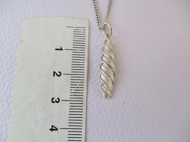 Zilveren massief langwerpig hangertje ZII zilver keur, Sieraden, Tassen en Uiterlijk, Kettinghangers, Zo goed als nieuw, Zilver