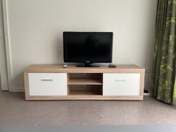 TV meubel met 2 open vakken en 2 witte kastdeurtjes beschikbaar voor biedingen