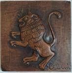 Amsterdamse school  koperen op houten voorstelling leeuw, Ophalen of Verzenden, Gebruikt