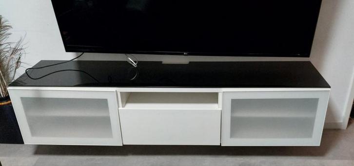 Ikea Besta TV-meubel met zwarte glasplaat, Huis en Inrichting, Kasten | Televisiemeubels, Gebruikt, Minder dan 100 cm, 150 tot 200 cm