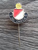 Oud Speldje V.V. Emmen Voetbal Vereniging Club Voetballer, Nvt., Gebruikt, Ophalen of Verzenden, Speldje of Pin