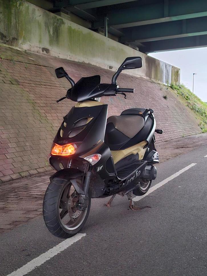 Aprilia sr 50 ditech (loopt niet!), Fietsen en Brommers, Scooters | Aprilia, Gebruikt, SR 50, Maximaal 45 km/u, Tweetakt, Ophalen