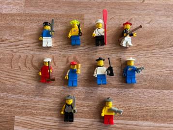 10 originele Lego poppetjes / allerlei thema's beschikbaar voor biedingen