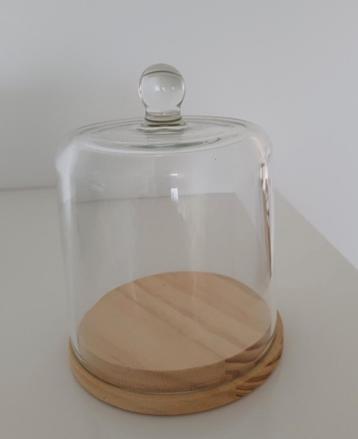 Glazen Stolp met Houten Voet beschikbaar voor biedingen