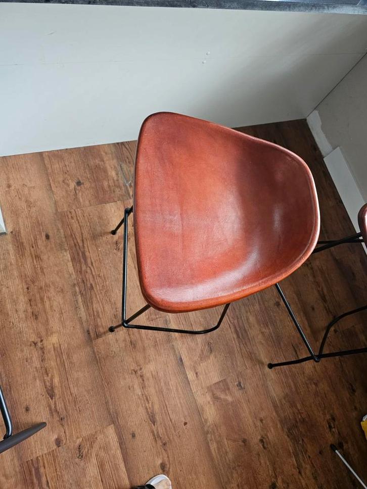 Mooie barkrukken, Huis en Inrichting, Barkrukken, Gebruikt, 60 tot 90 cm, Leer, Metaal, 2 krukken, Met voetsteun, Ophalen of Verzenden